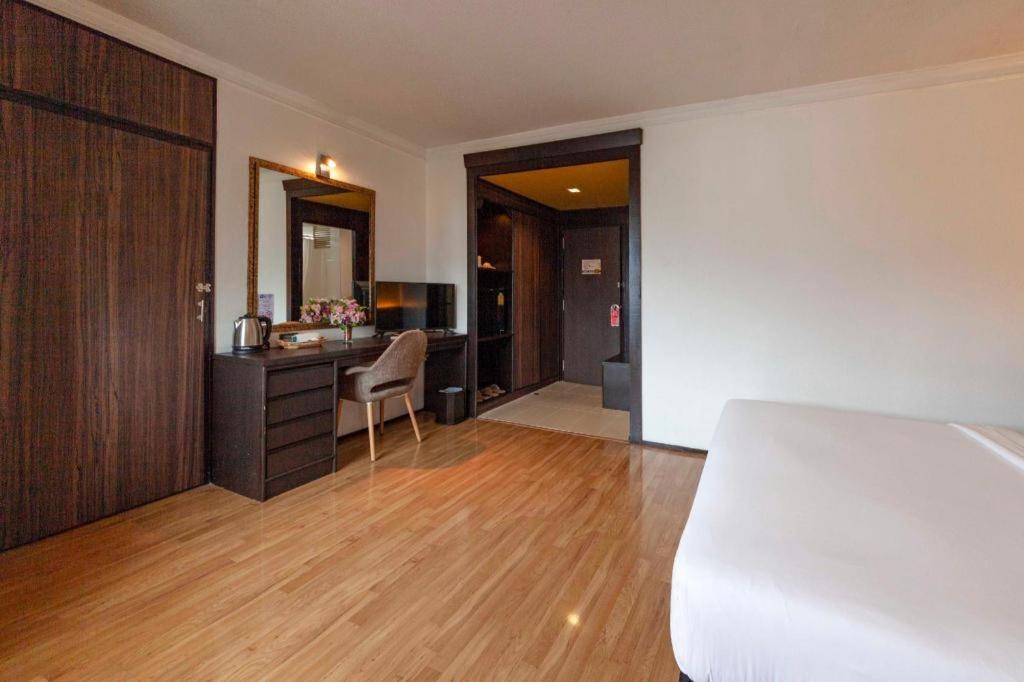 Holiday Garden Hotel Chiang Mai Dış mekan fotoğraf