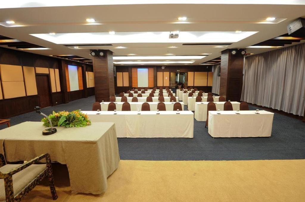 Holiday Garden Hotel Chiang Mai Dış mekan fotoğraf